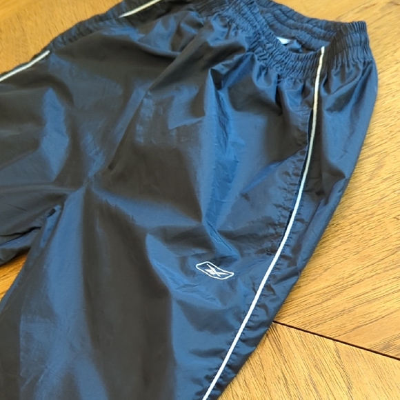 90s/Y2K Reebok Women's Black Swishy Winderbraker Pants with White Pinstripe - Picture 5 of 9